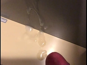 公衆トイレで射精 korean mask gay porn