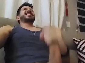 Mestiço (japonês brasileiro) batendo uma! korean gay sauna porn