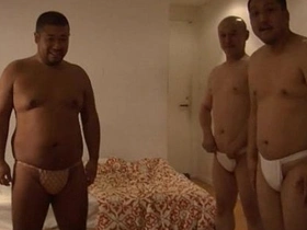 ä¸‰äººã®ãƒãƒƒãƒãƒ£ãƒªãƒ›ãƒ¢è¦ªçˆ¶ãŒè¤Œã‚’ã—ã‚ç”·ã®ä½“ã‚’å‘³ã‚ã„ã¤ãã™ï¼[ãƒ•ãƒ³ãƒ‰ã‚·ã€€ gay japanese handsome porn